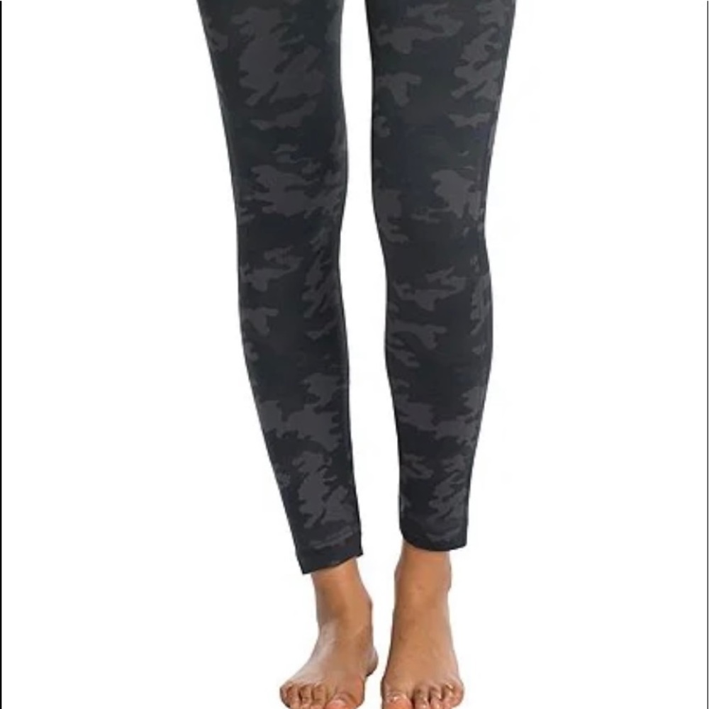 NWOT! Spanx seamless cropped camo leggings.